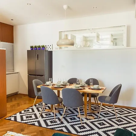 Location Centre In Historic Building With Free Garage Parking Любляна