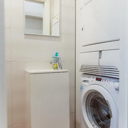 Location Centre In Historic Building With Free Garage Parking