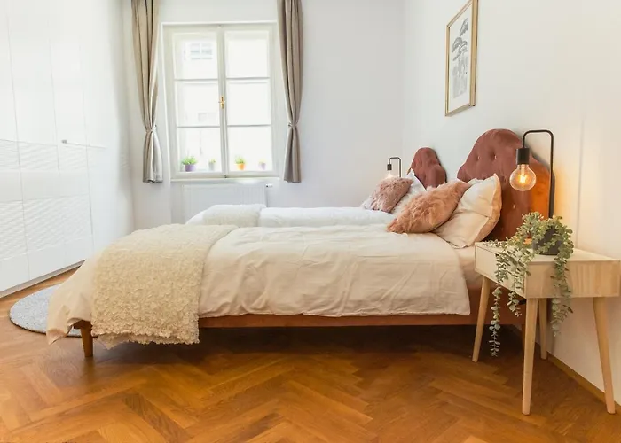 Apartmán Location Centre In Historic Building With Free Garage Parking *